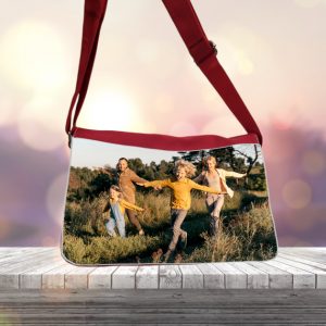 Bandolera roja personalizada frente