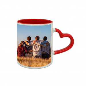 Taza blanca con interior y sas de corazon rojo